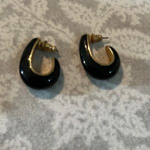 Black and golden enamel j-pierced earrings.